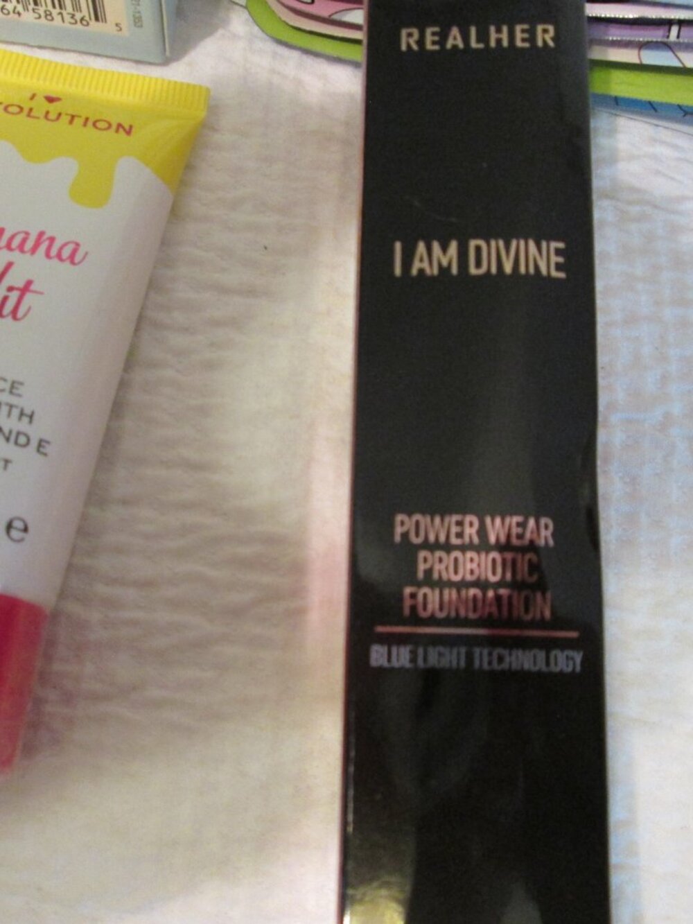 Lot of NEW in Packaged Miscellaneous Cosmetic Products - Picture 4 of 10